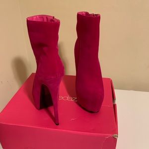 HOT PINK HEELED BOOTS!! Size 8.5 Perfect for Valentine’s Day!